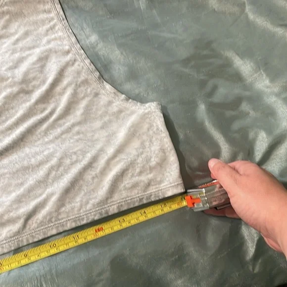 Lululemon NWOT Muscle Love Crop Tank Tough Grey Size 6 - Picture 7 of 9